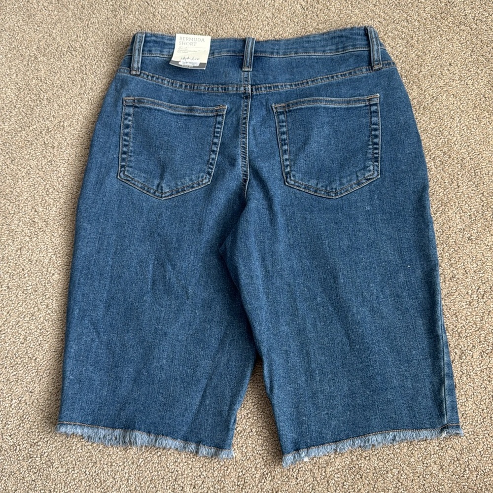476M NWT Style & Co Women's Raw Hem Bermuda Shorts - Size: 4 - Picture 6 of 7